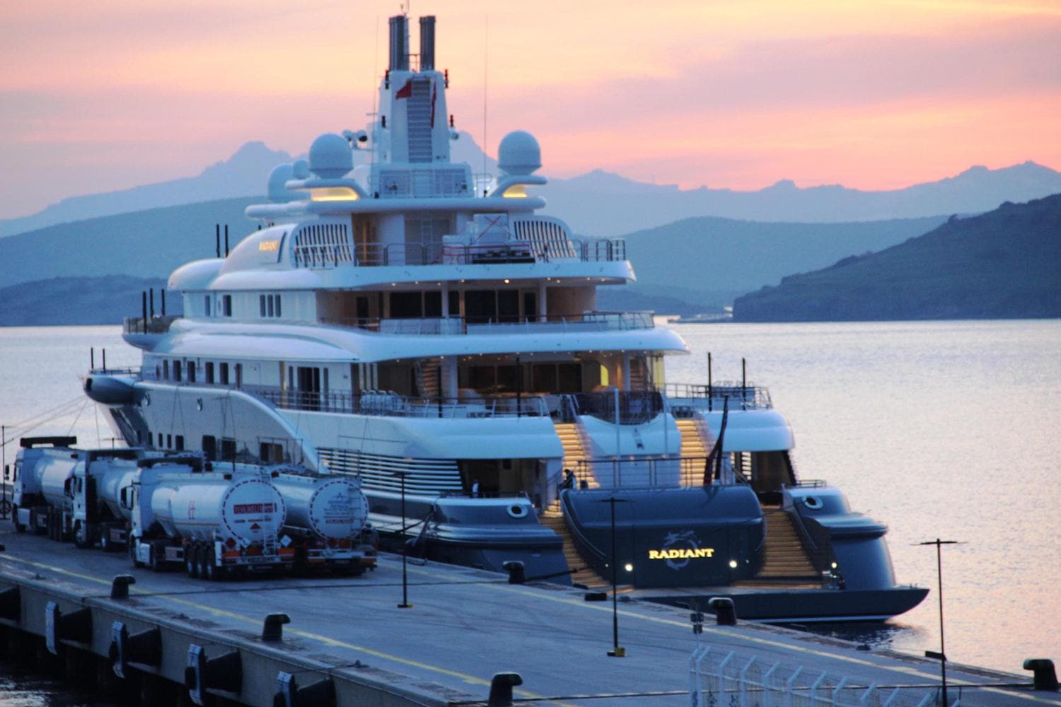 Dubai �eyhinin yat�na 2 milyon 200 bin liral�k yak�t ikmali