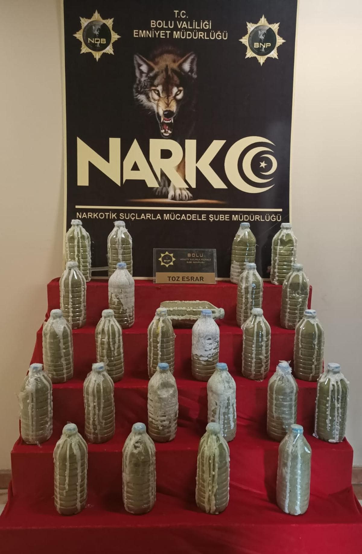 Kar�- koca uyu�turucu kuryesi