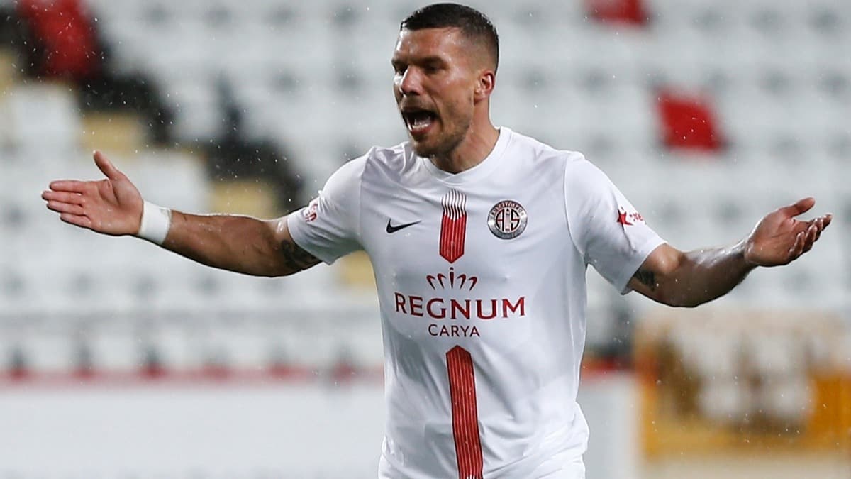 Podolski:''Taraftarsz futbolun tuzu yok''