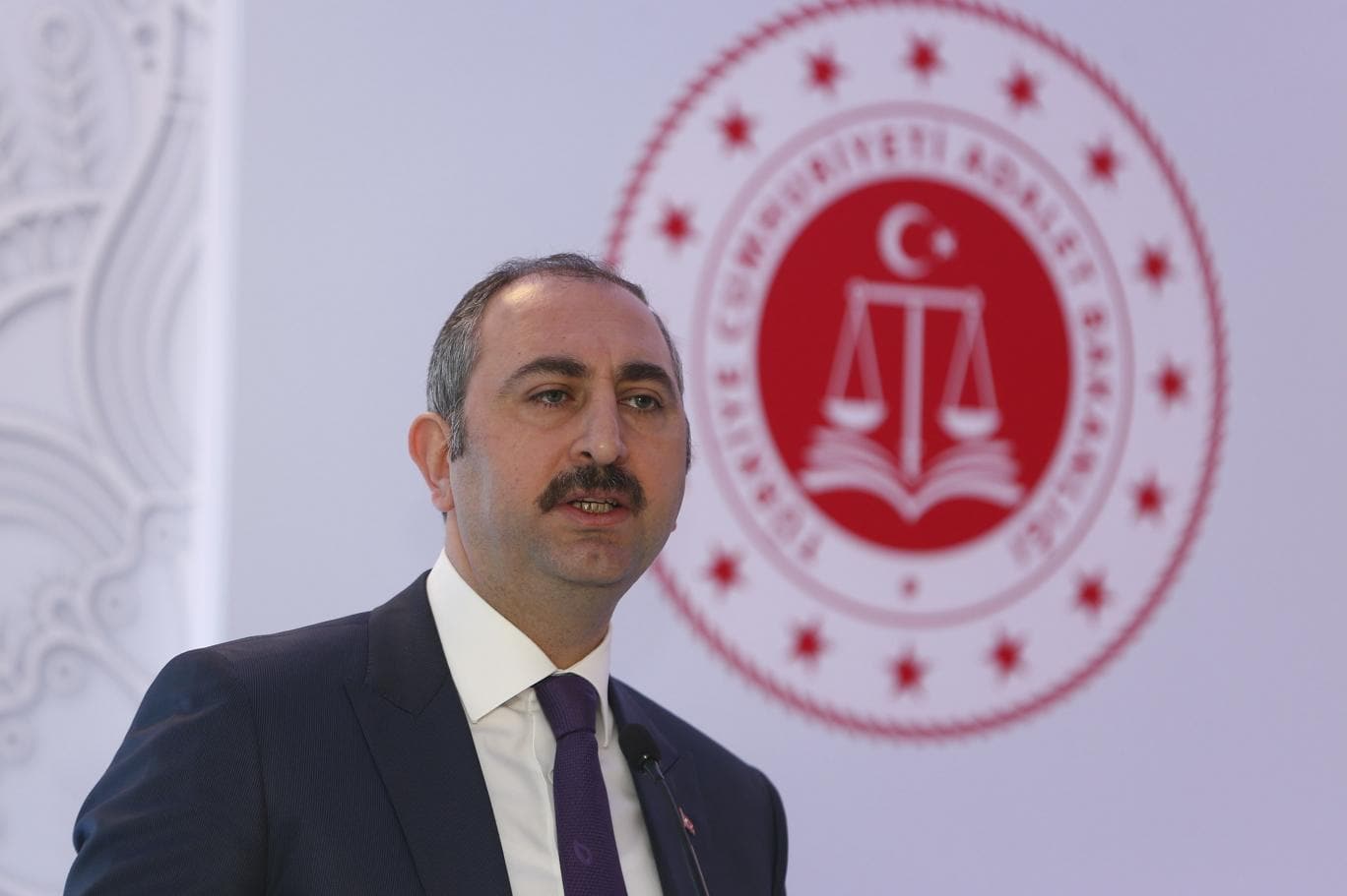 Adalet Bakan� G�l'den stajyer avukatlara ili�kin a��klama