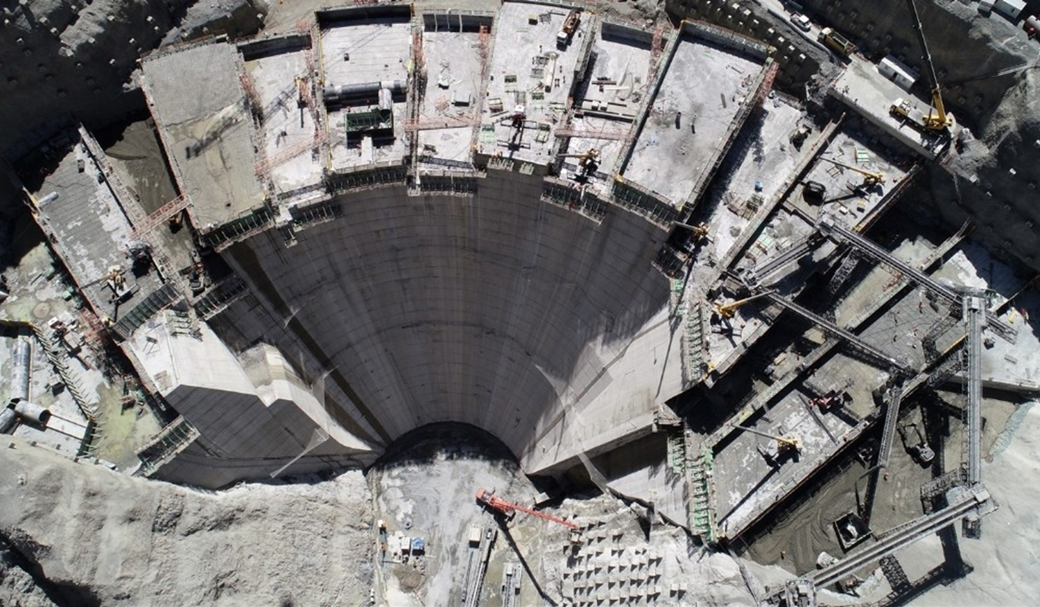 Yusufeli Baraj�n�n g�vde y�ksekli�i 196 metreye ula�t�