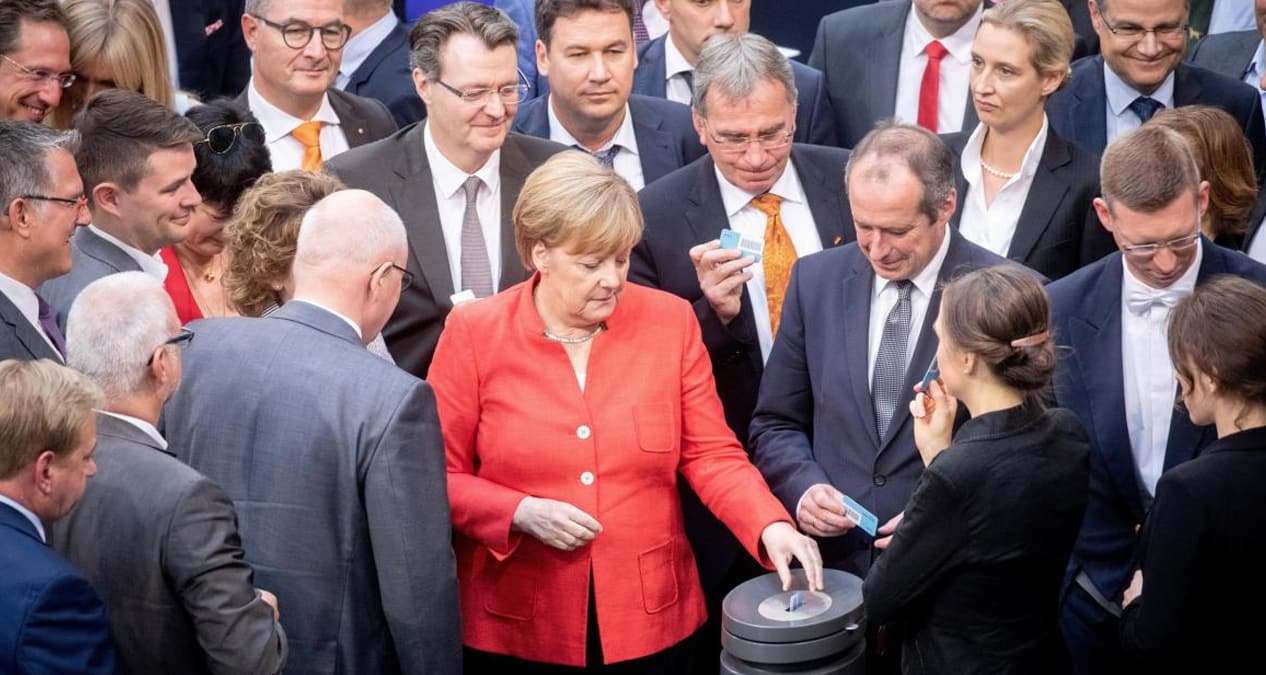 Merkel'in halefi de koronavir�se yakaland�