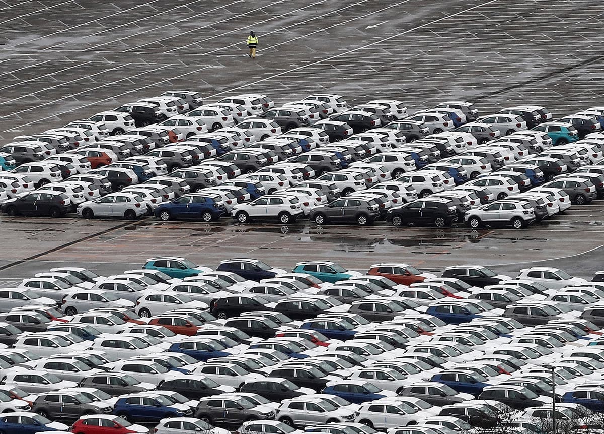 Volkswagen �retimi ask�ya al�yor