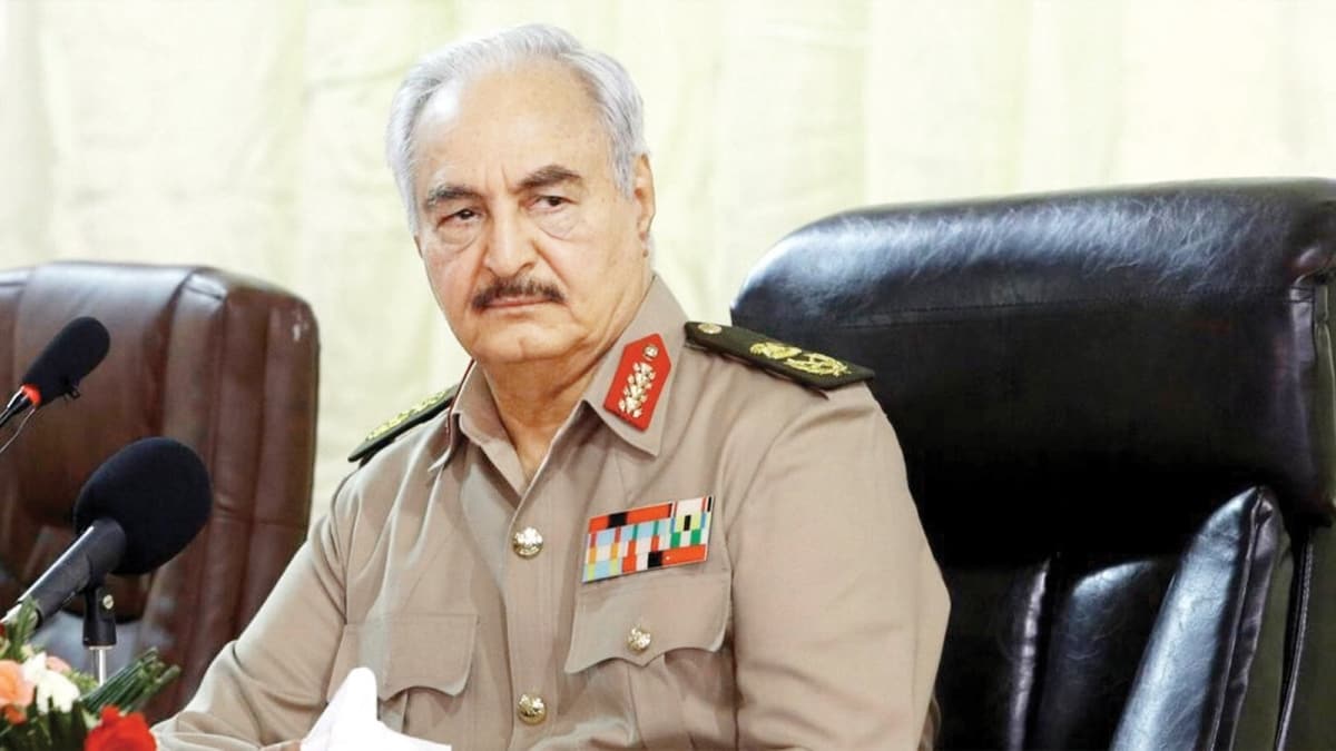 Hafter'e byk ok! En yaknndaki isim Ahmed el-Mismari karantinaya alnd