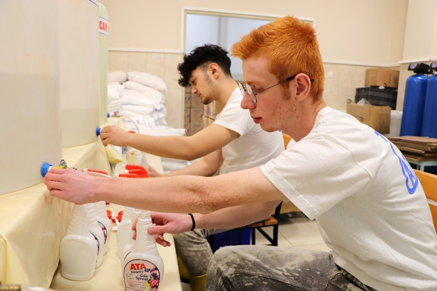 Lise ��rencilerinden 210 ton dezenfektan