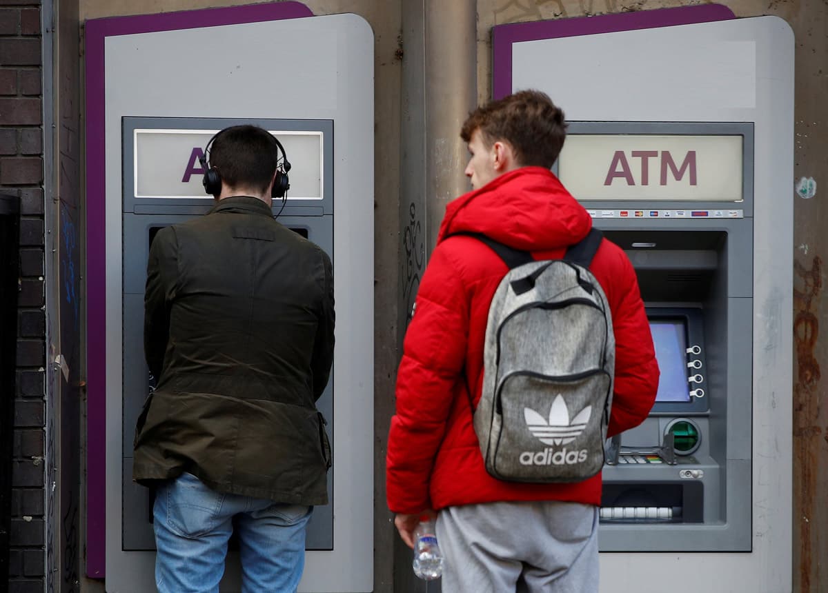 Bankalar konoravir�s nedeniyle ATM'lerden para �ekme limitini art�rd�