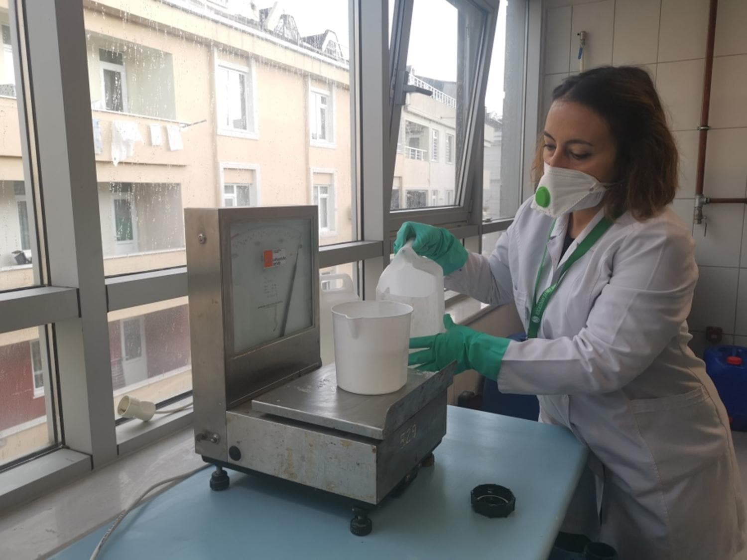 Okullarda dezenfektan mesaisi