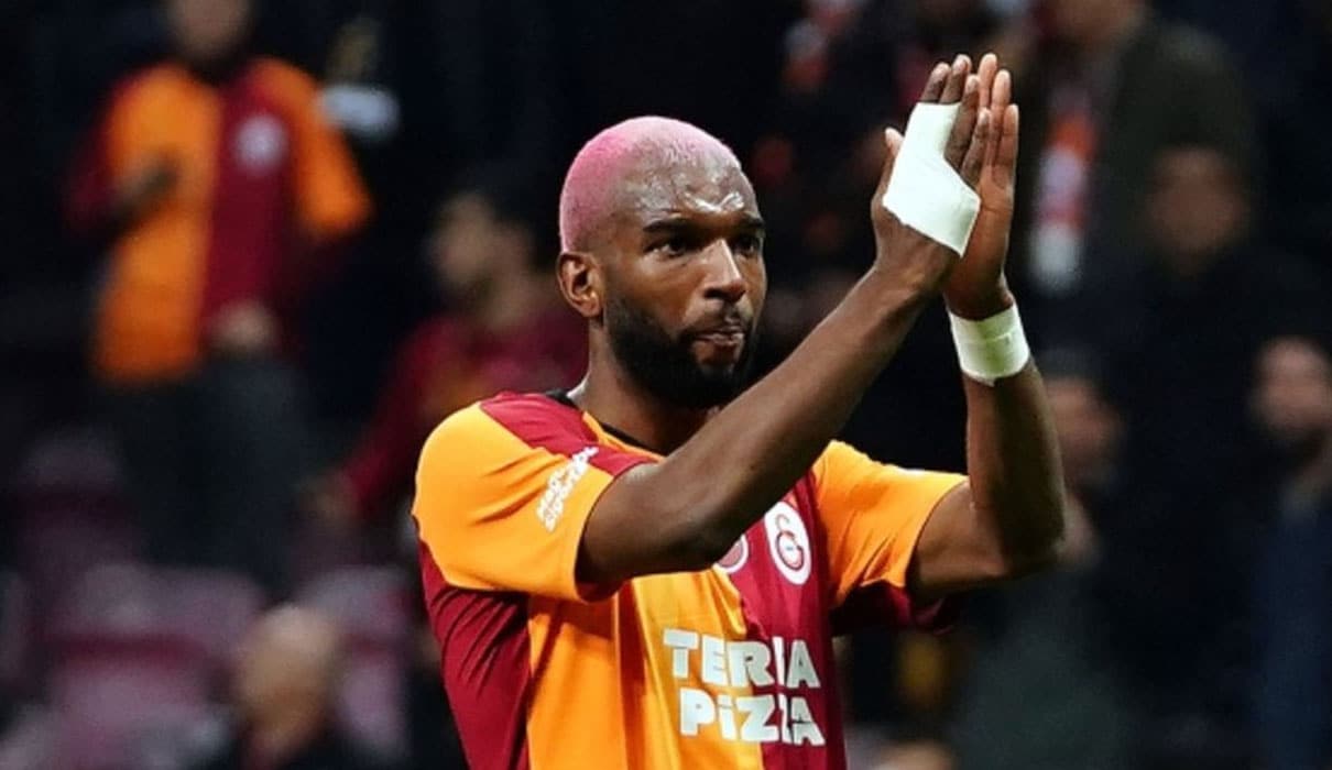 Ryan Babel plan�na koronavir�s� engeli