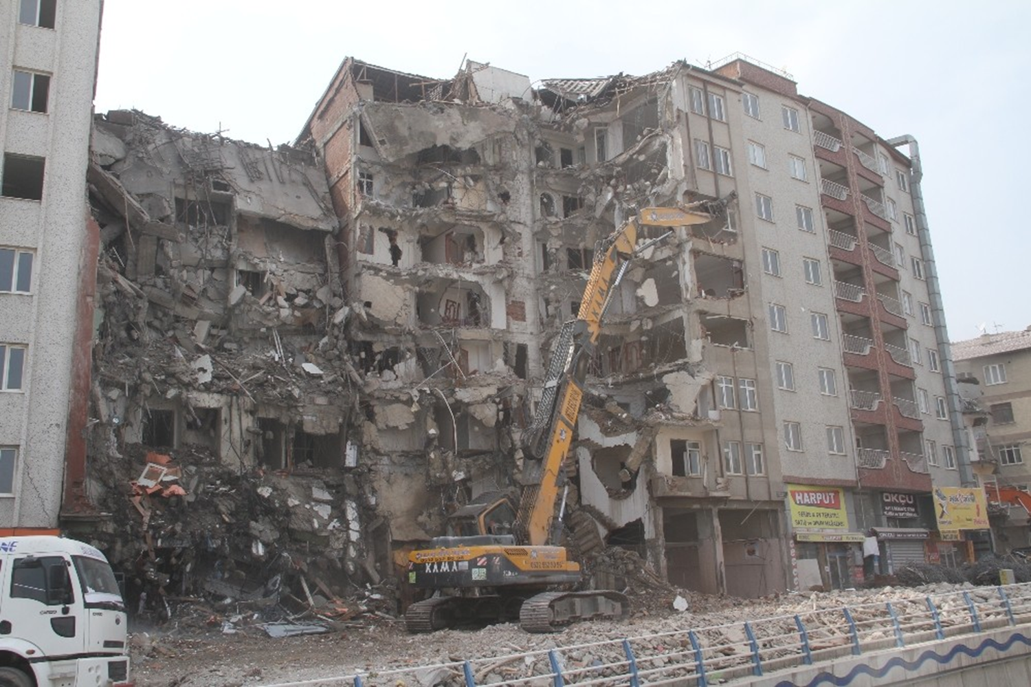 Elaz�� sallan�yor: 12 saatte 55 deprem