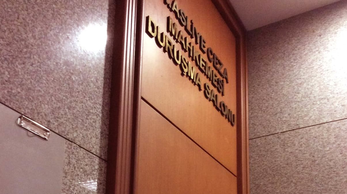 �stanbul Adliyesi'nde koronavir�s alarm�! E�inde pozitif ��kt� hakim ve mahkeme personeli de karantinaya al�nd�