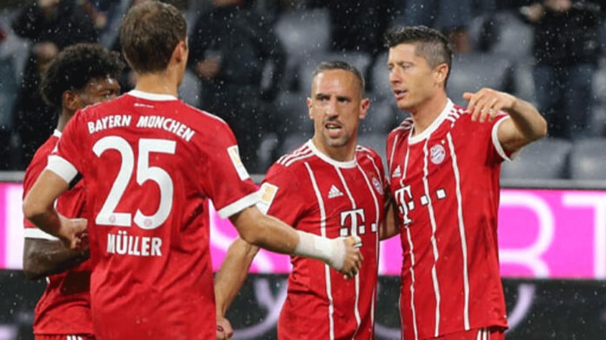 Bayern Mnih'in yldz Robert Lewandowski'den koronavirs mcadelesi iin 1 milyon euro ba