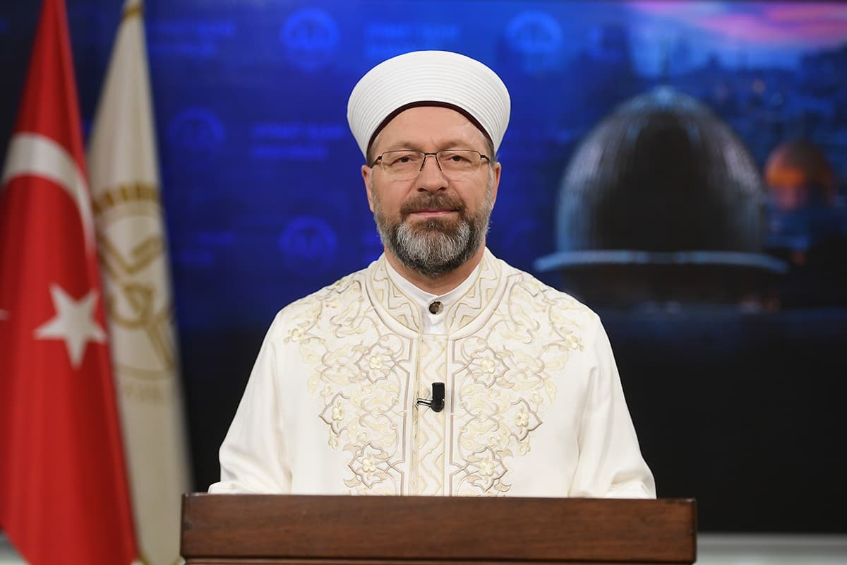 Diyanet ��leri Ba�kan� Ali Erba�'tan Mira� Gecesi dolay�s�yla mesaj
