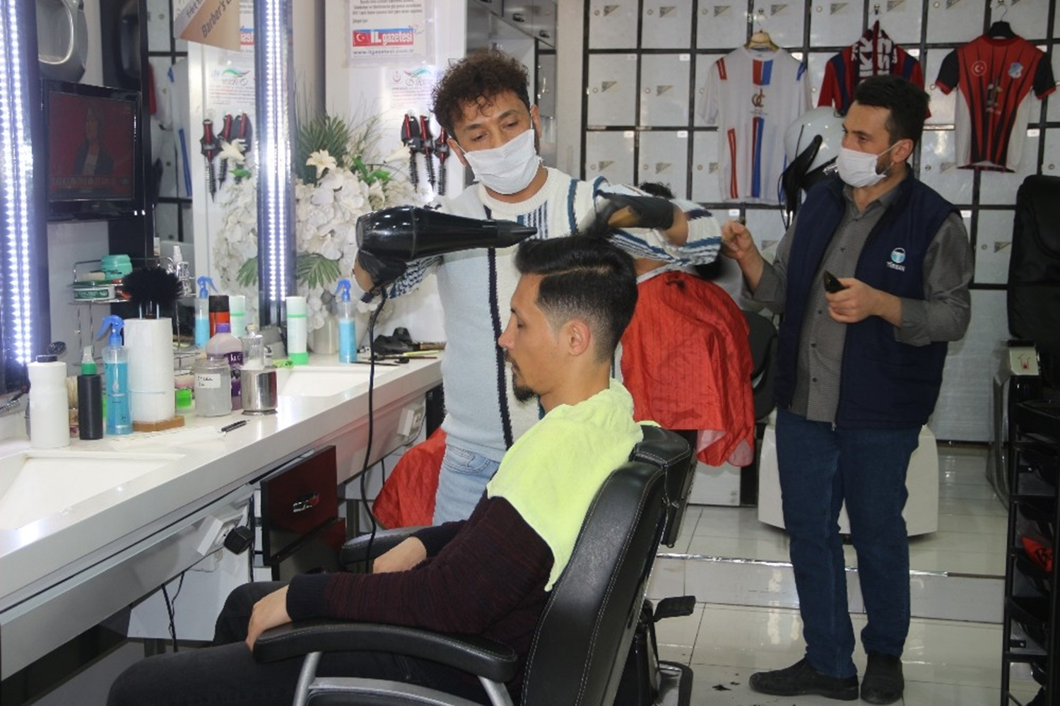 Haberi alan kuaf�re ko�tu: Koronavir�s yo�unlu�u