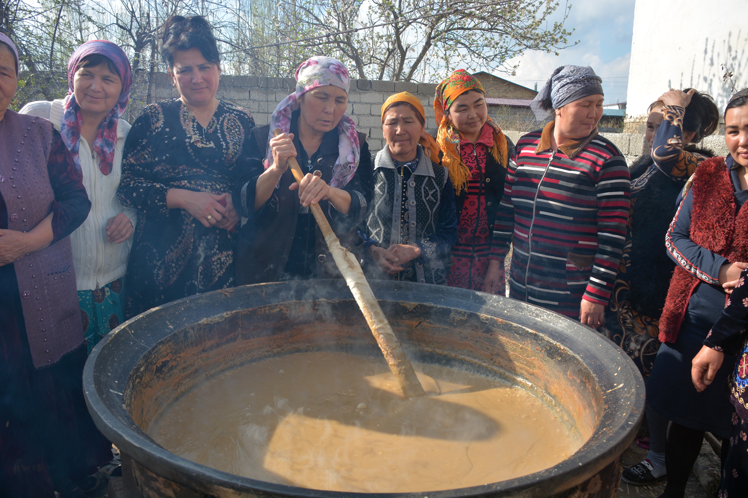 �zbekistan'da, bahar�n habercisi olan Nevruz Bayram� koronavir�s nedeniyle evlerde kutlan�yor