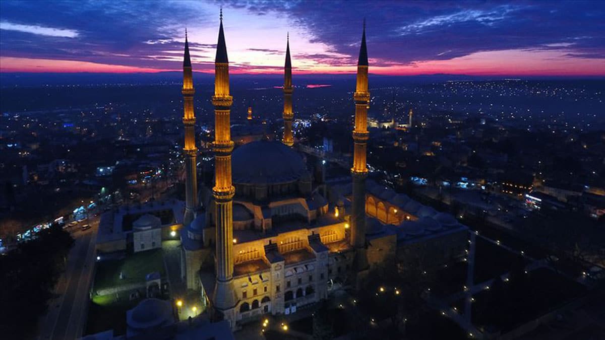 �� aylar�n ikinci kandili: Mira�