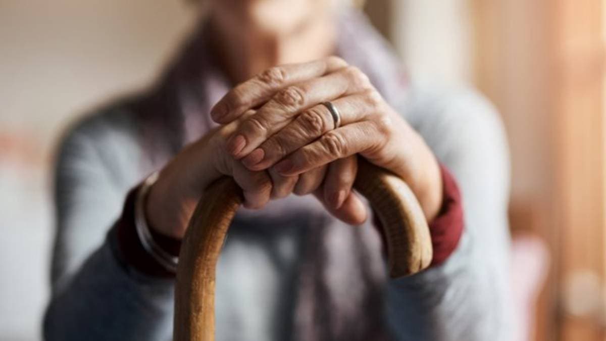 Bakanl�k a��klad�: ��te 65 ya� �st� yasa��nda istisnalar