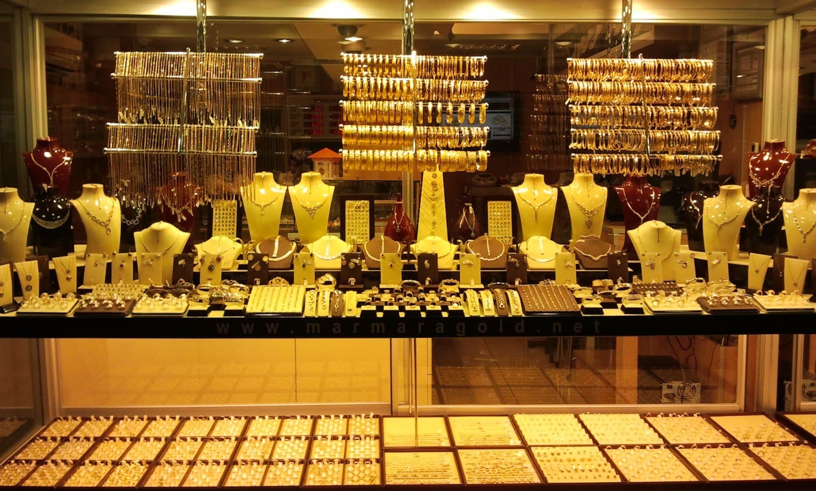 Gram alt�n 330 liradan al�c� buluyor