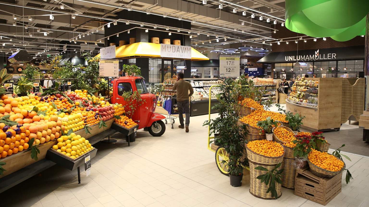 Marketler ve bakkallar ka�ta kapan�yor? Marketler saat ka�ta a��l�yor?