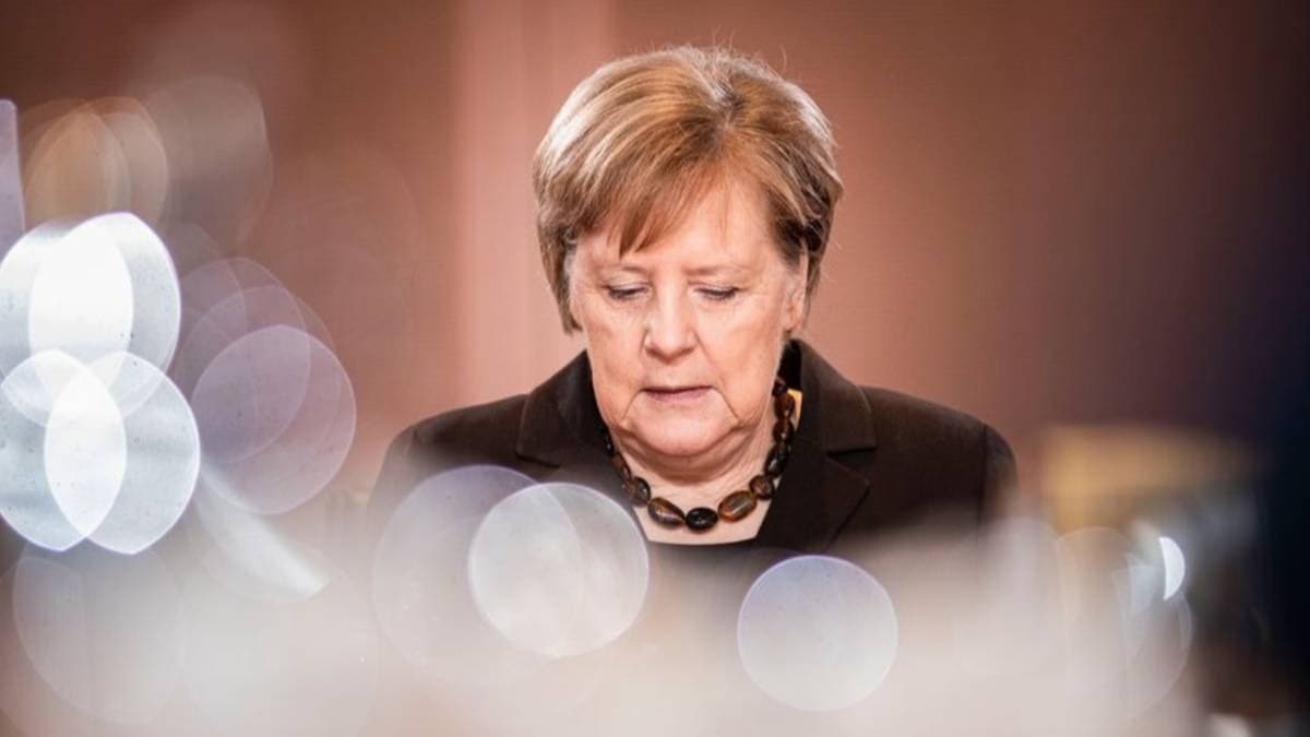 Almanya Babakan Merkel almalarn evinden yrtyor