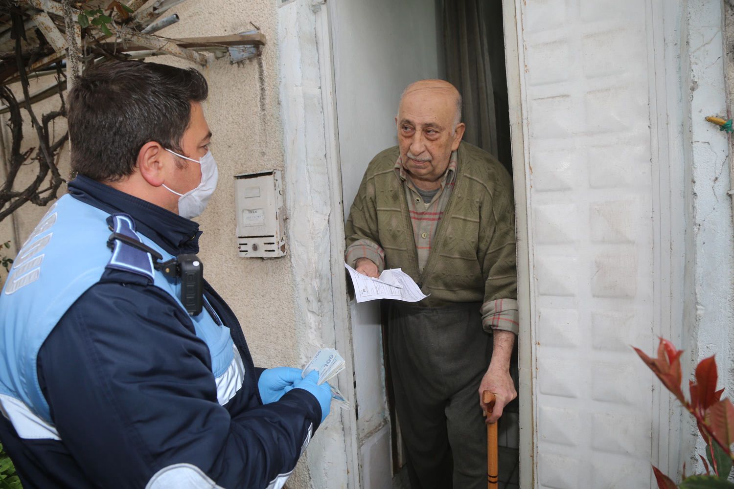 Hitap �ekliyle g�n�llerde taht kuran Burhan dededen mesaj var: Evdeki sa�l�k hepimize yeter