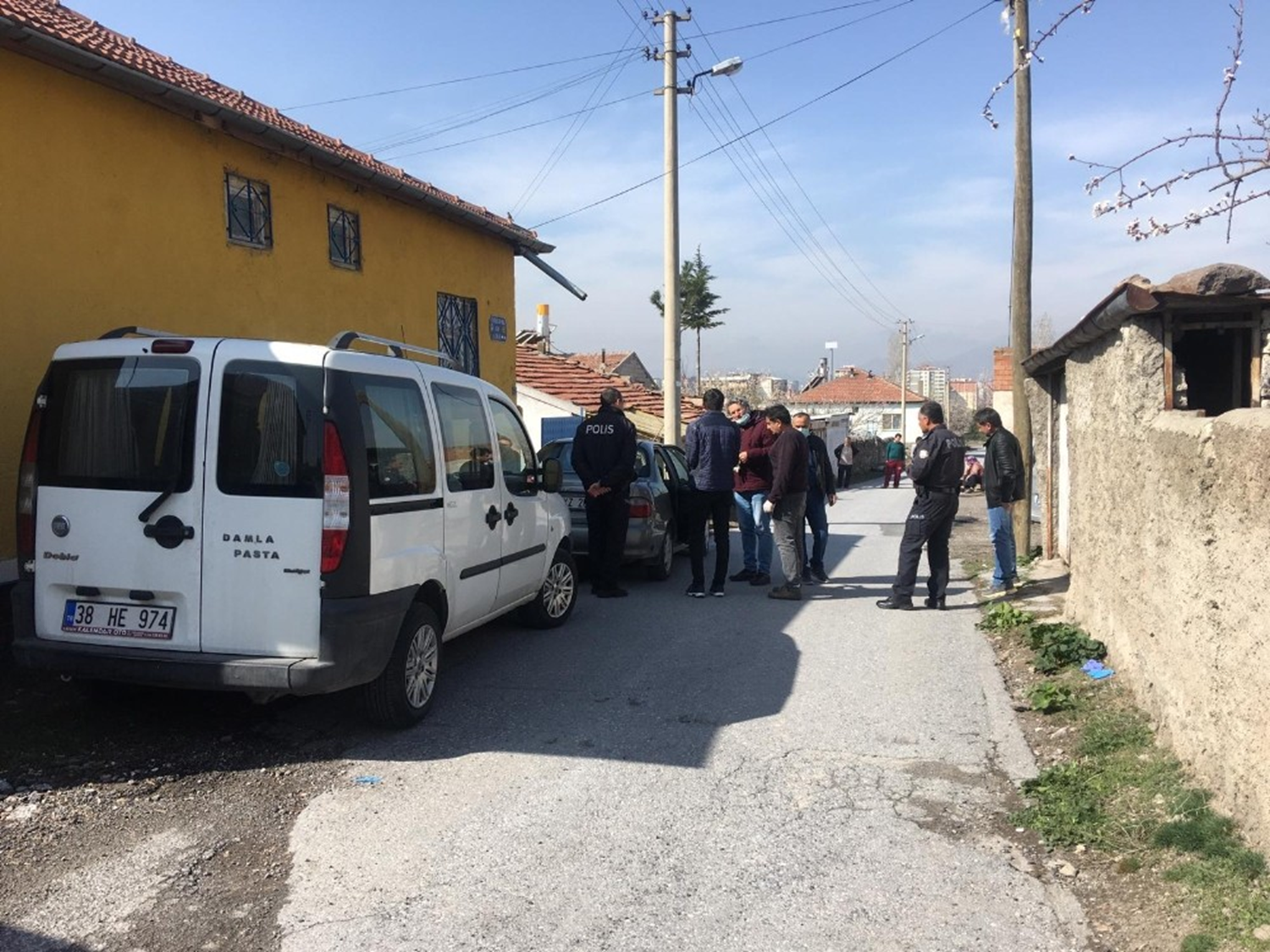 76 ya��ndaki l�semi hastas� adam, kontrolden eve d�nerken arabada hayat�n� kaybetti