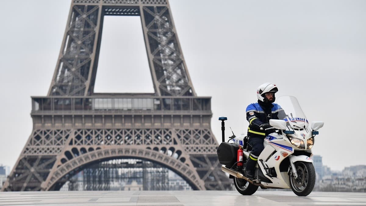 Fransa'da polisler de maske yetersizliine tepki gsterdi