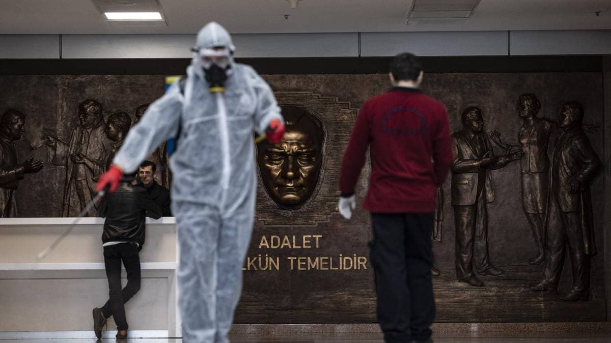 Mahkeme salonlar�ndan nezarethaneye.... Avrupa'n�n en b�y�k adliyesinde koronavir�s �nlemleri