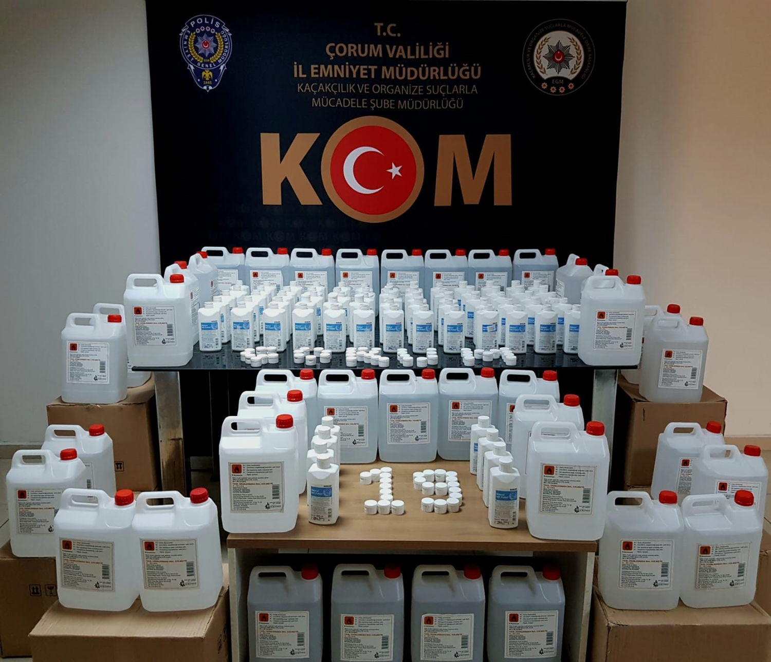 Sahte dezenfektan �reten bir ki�i yakaland�