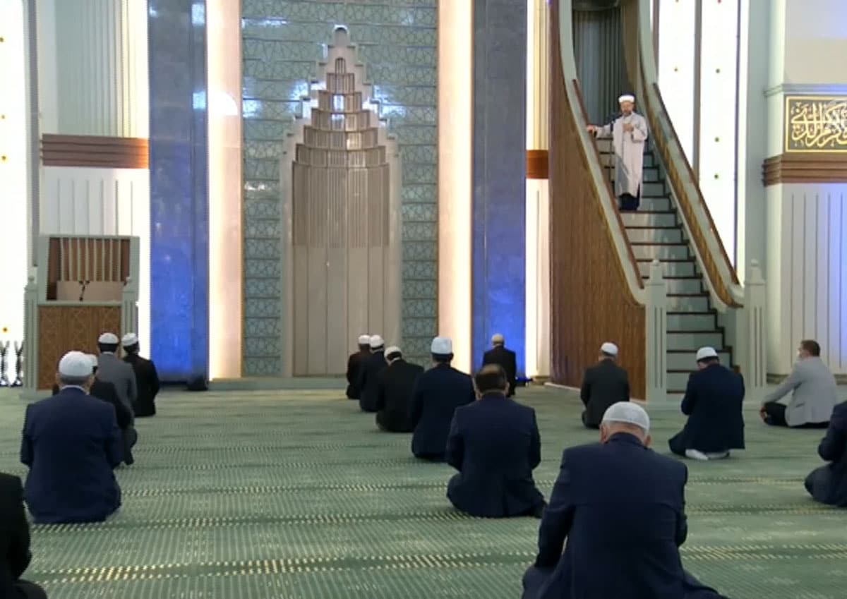 Be�tepe Millet Camisi'nde cuma namaz� k�l�nd�