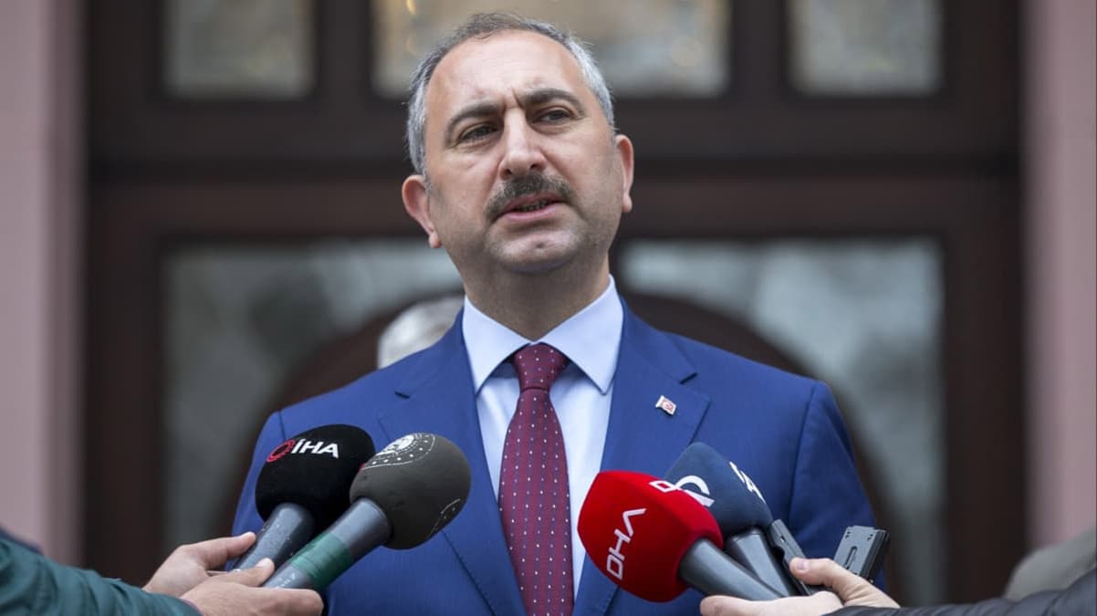 Bakan G�l a��klad�: Stajyer avukatlar�n idari izinleri uzat�ld�