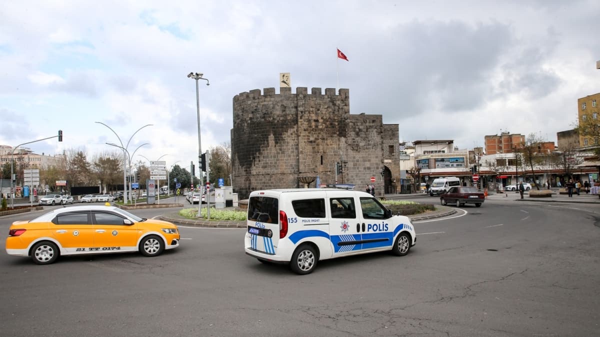 Diyarbakr'da Tke ve Krte 'Evde Kal' ars