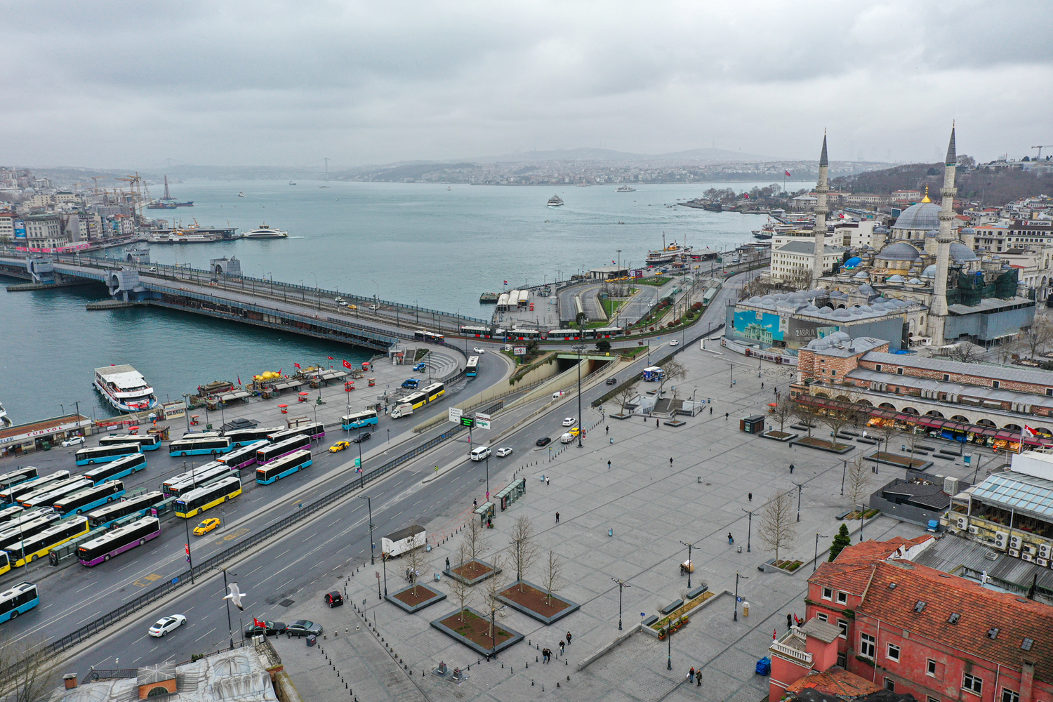 �stanbul sokaklar�nda koronavir�s sessizli�i