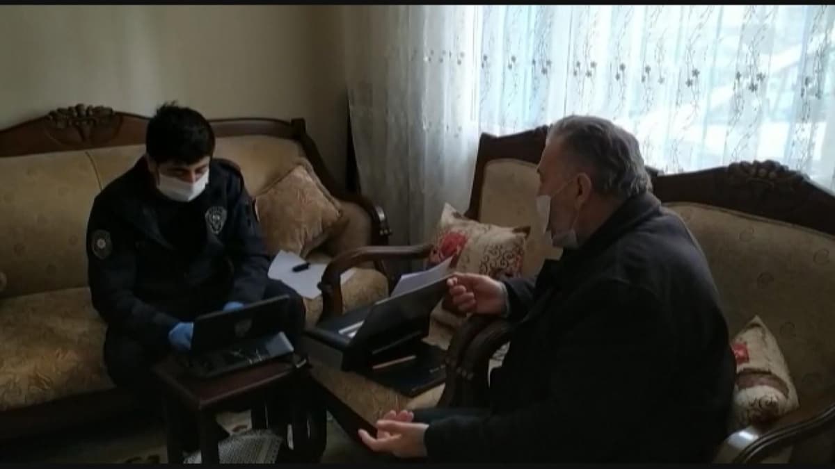 Emekli maan eken phelileri evine gelen polislere ikayet etti 
