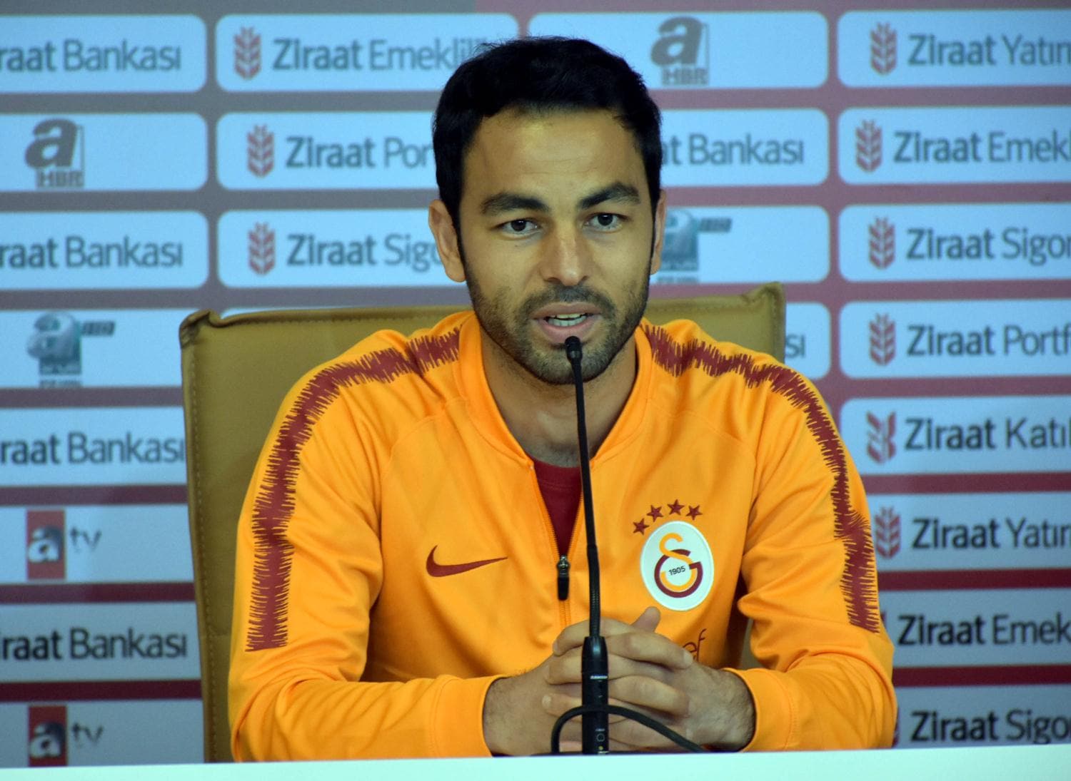 Galatasarayl� futbolculardan alk��lanacak hareket