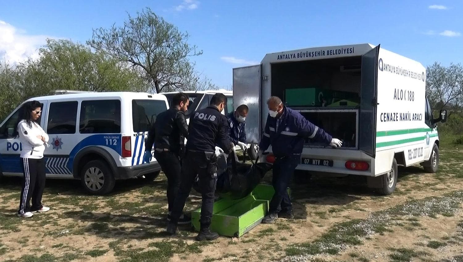 Seyyar tatl�c�n�n cans�z bedeni �rmakta bulundu