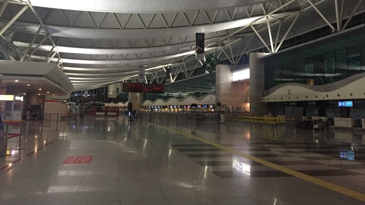 Uak bilet satlarna ara verilmesi nedeniyle Esenboa Havaliman sessizlie brnd 