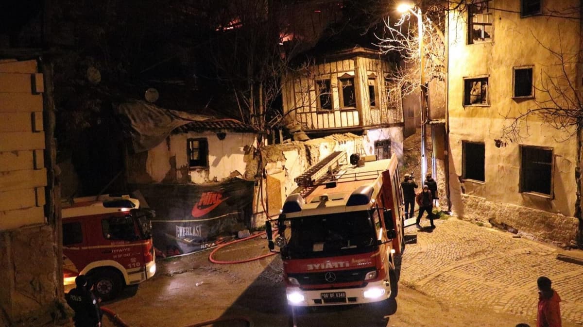 Ankara'da tarihi iki konak kl oldu
