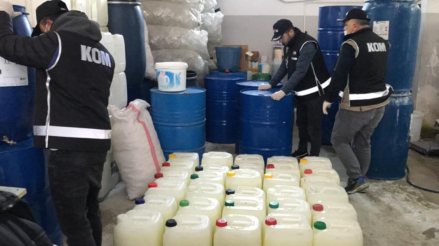 Bursa'da ka�ak maske ve dezenfektan operasyonu: 5 g�zalt�