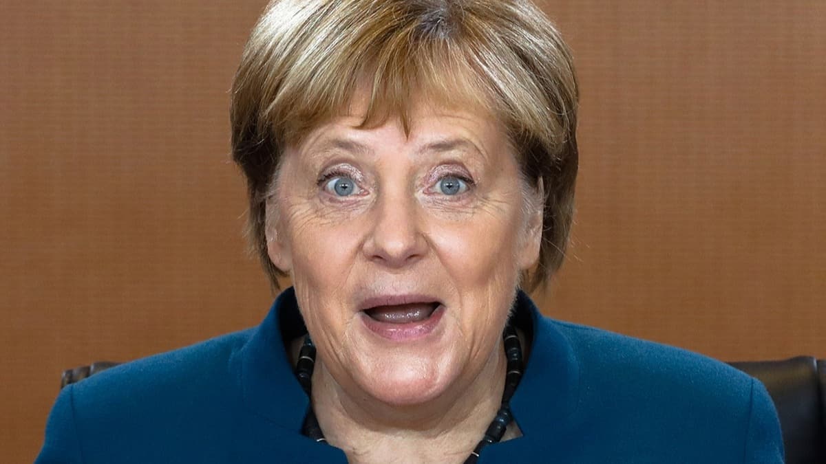 Telefon akas sand, Merkel'in yzne kapatt