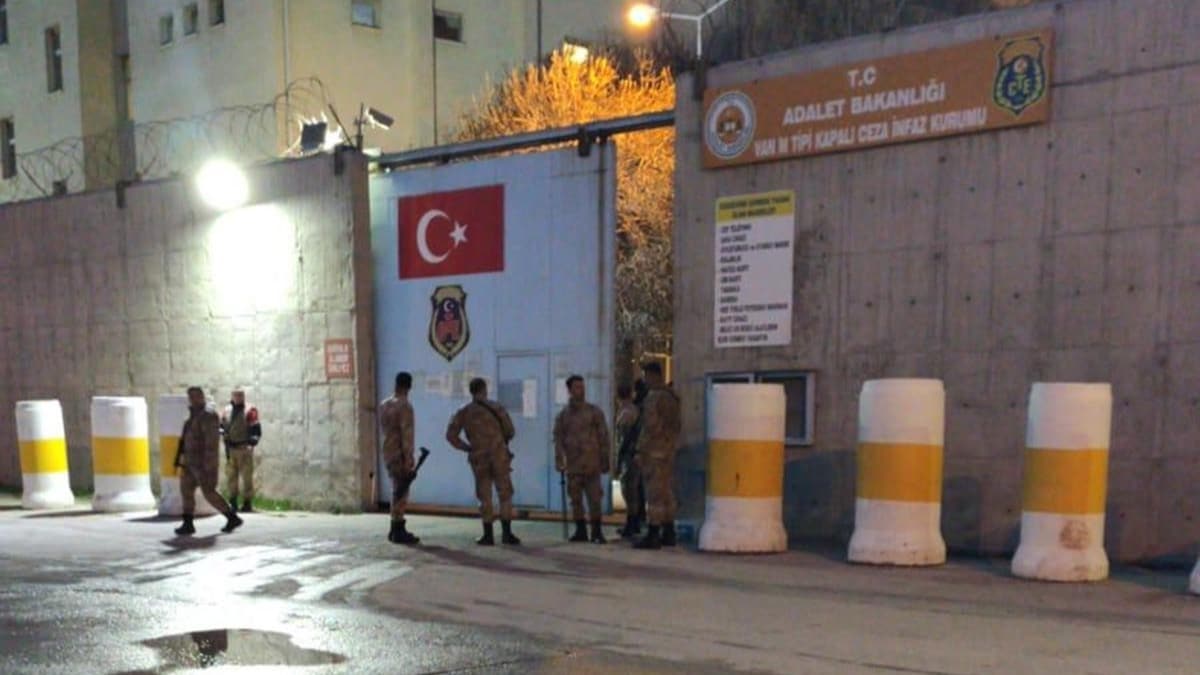 Basavc Dnmez: Van M Tipi Cezaevi'nde isyan haberleri gerei yanstmyor