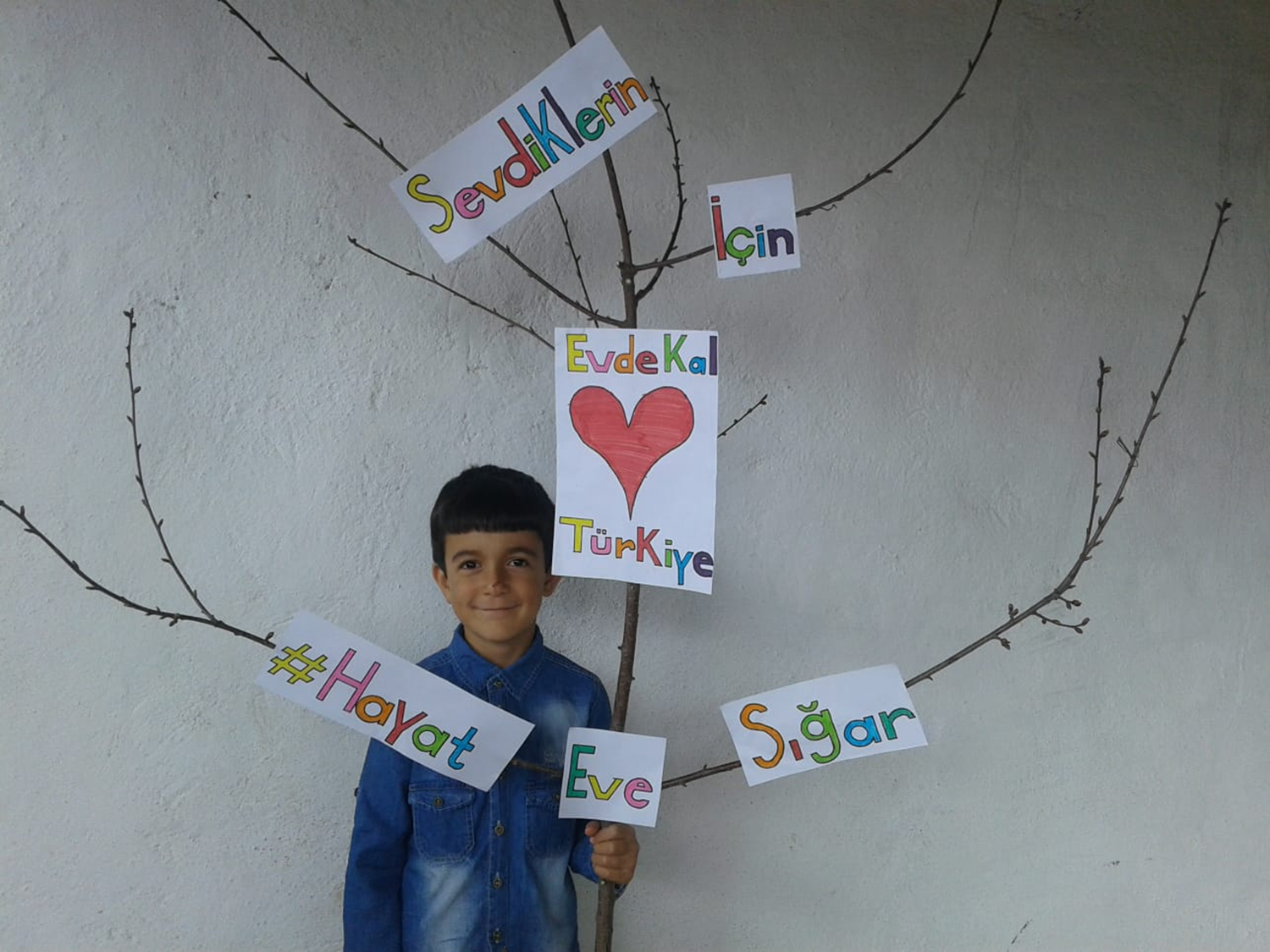 �lkokul ��rencilerinden 'Evde Kal' mesaj�