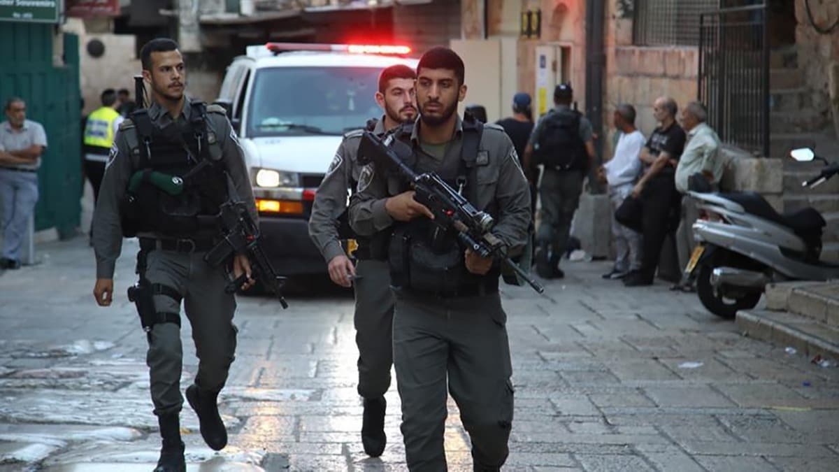 srail polisi, igal altndaki Dou Kuds'te koronavirse kar dezenfeksiyon almas yapan Filistinlileri gzaltna ald