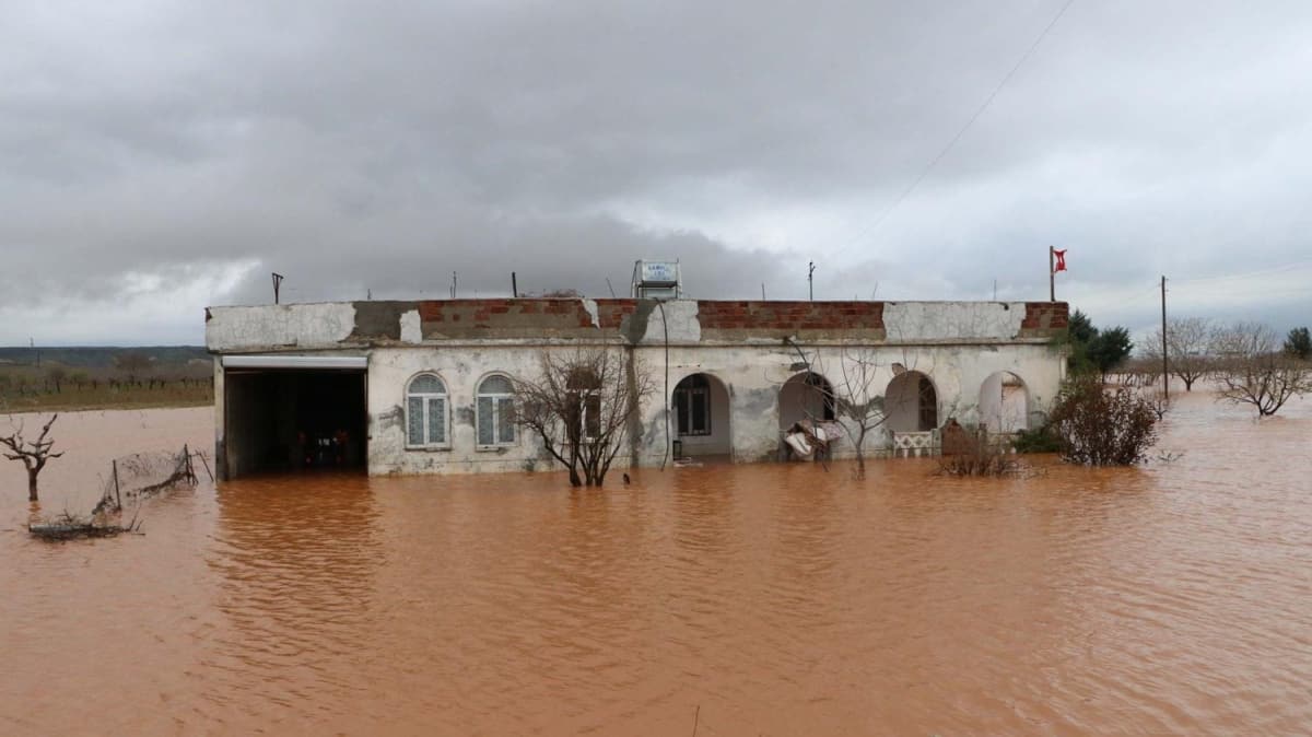 anlurfa'da sel facias: Mahsur kalanlar kurtarld