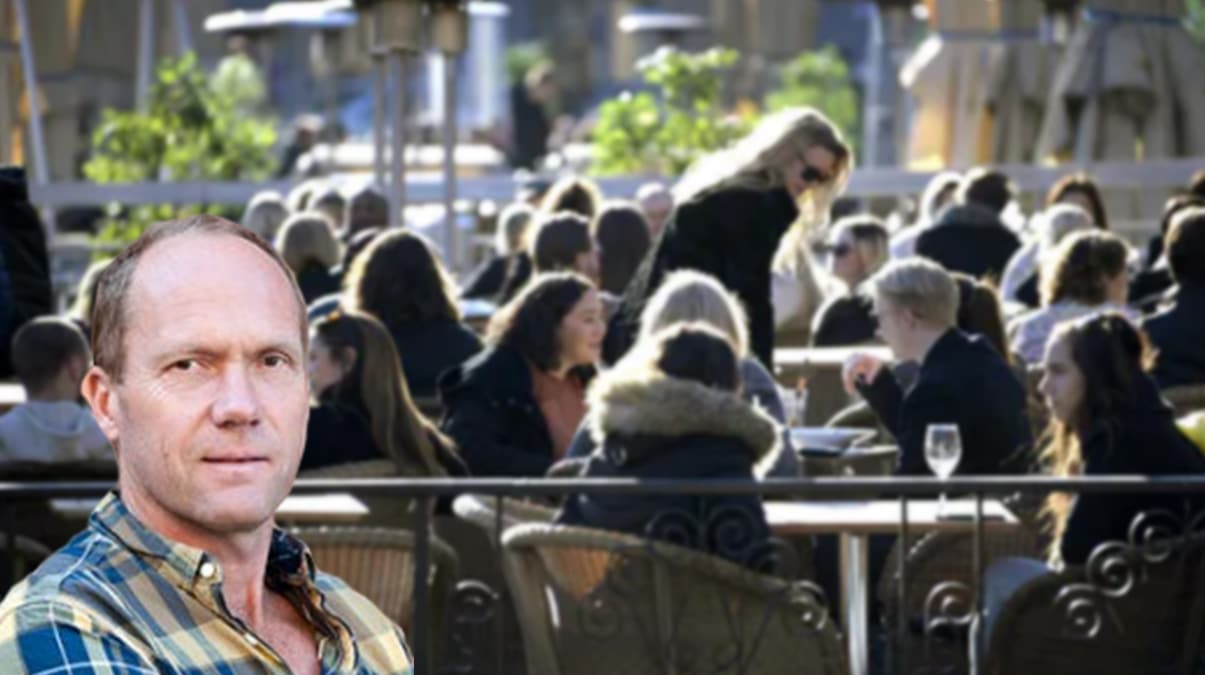 Profes�r Britton'dan o �lke i�in tarihi uyar�: Nisan ay� zirve, n�fusun yar�s� enfekte olacak