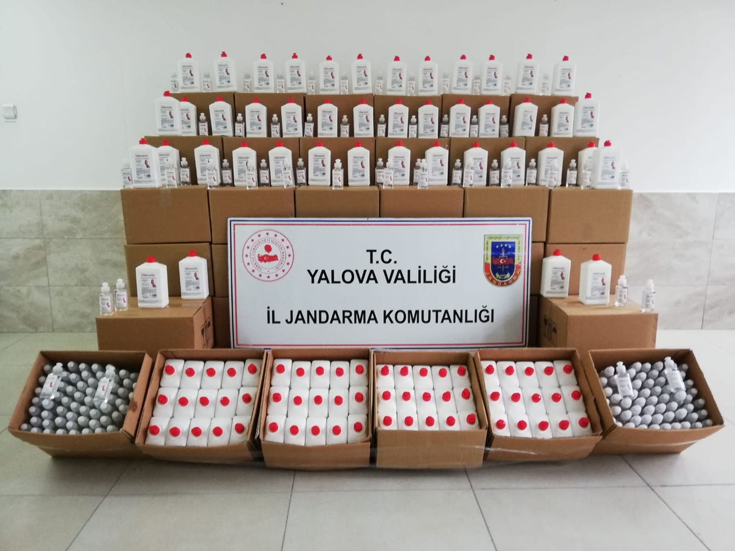Yalova'da 2 ton 874 kilogram sahte dezenfektan ele ge�irildi