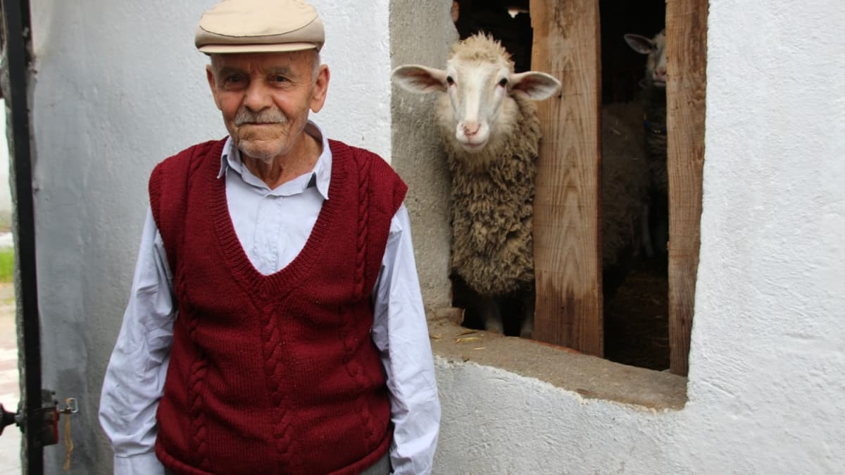 85 yandaki Osman amca 'Biz Bize Yeteriz' dedi
