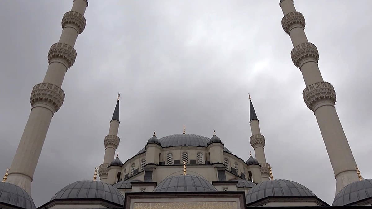 Diyanet'ten 'Cuma namaz' karar