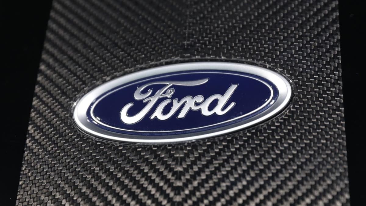 Otomotiv devi Ford Avrupa'daki fabrikalarnda retime ara verdi 