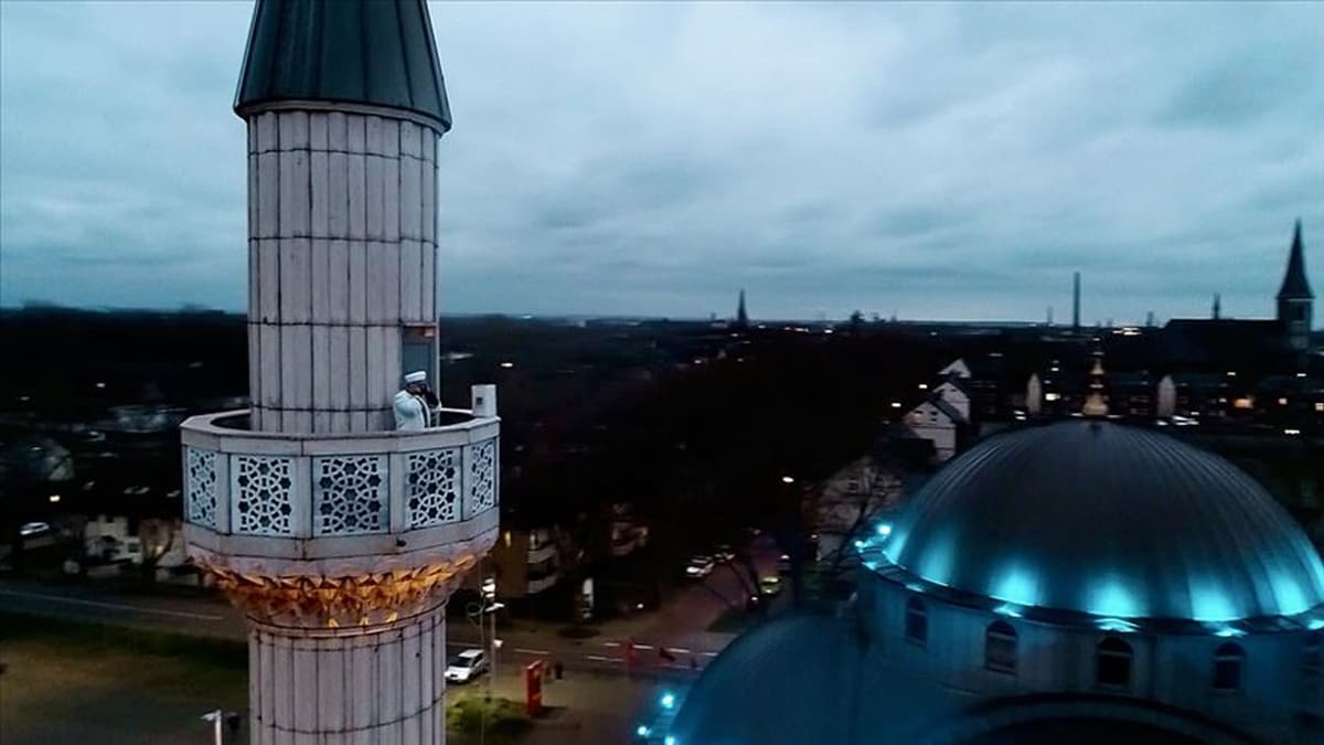 Almanya ve Hollanda'da M�sl�manlara hoparl�rden ezan jesti