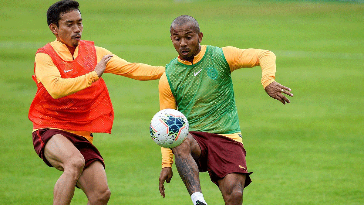Galatasarayl� y�ld�z �lkesine d�n�yor! Eski kul�b� talip oldu